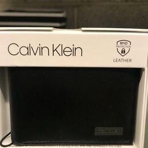 CALVIN KLEIN CK 220001 Men Genuine Leather SLIM BIFOLD Wallet Valet RFID Black